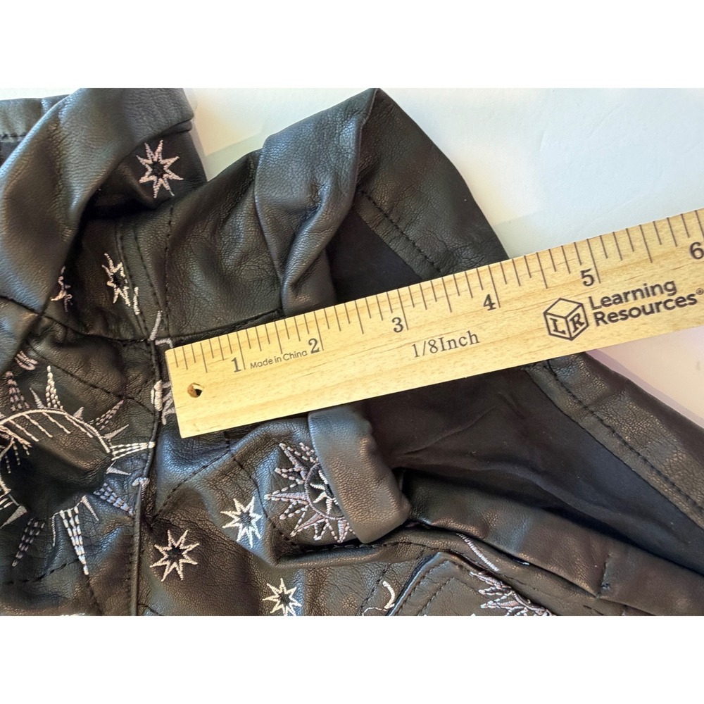 We The Free Celestial Embroidered Vegan Leather Shorts Black Star Moon Size 6 - Picture 5 of 6